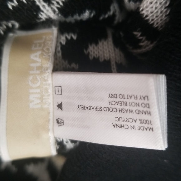 Michael Kors Beanie Hat - Picture 3 of 5